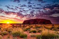 Der Uluru in Australien im Licht der Abendsonne
